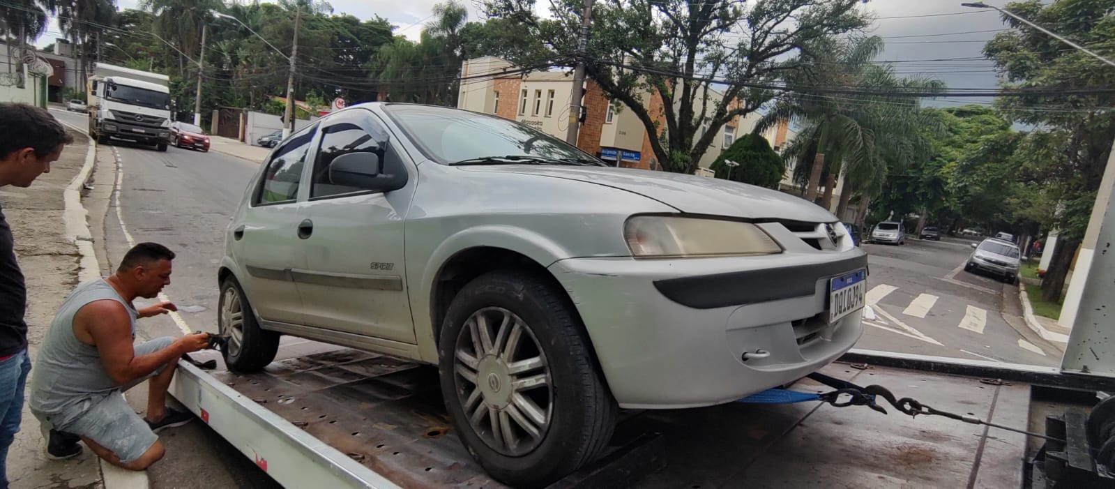 Imagem da retirada de um veículo em Cidade Universitária